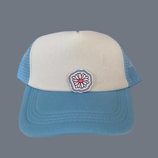 Close-up of a Charming Daisy embroidered patch featuring a cheerful daisy design, perfect for customizing hats, apparel, and various accessories.