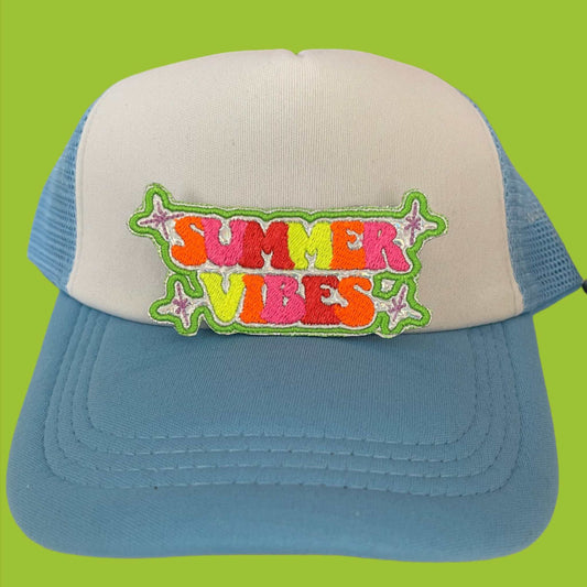 Colorful embroidered patch with "Summer Vibes" text, perfect for customizing clothing and accessories.