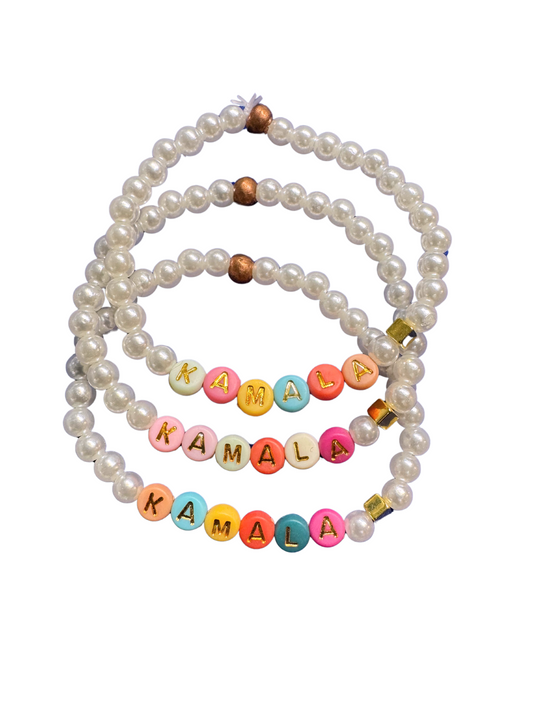 Colorful "Kamala" beaded bracelet with faux pearls and multicolor beads.
