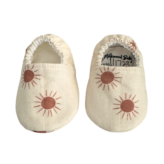 Neutral vegan sunburst baby moccasins, handmade newborn shoes 0-3 months.
